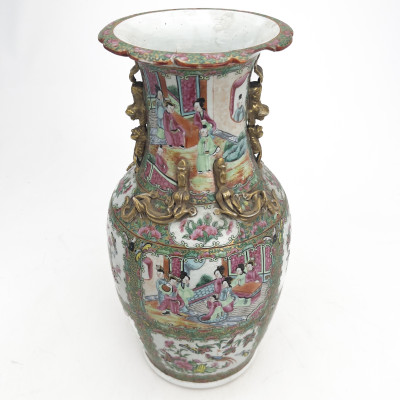 Chinese Canton Rose Medallion Porcelain Baluster Vase