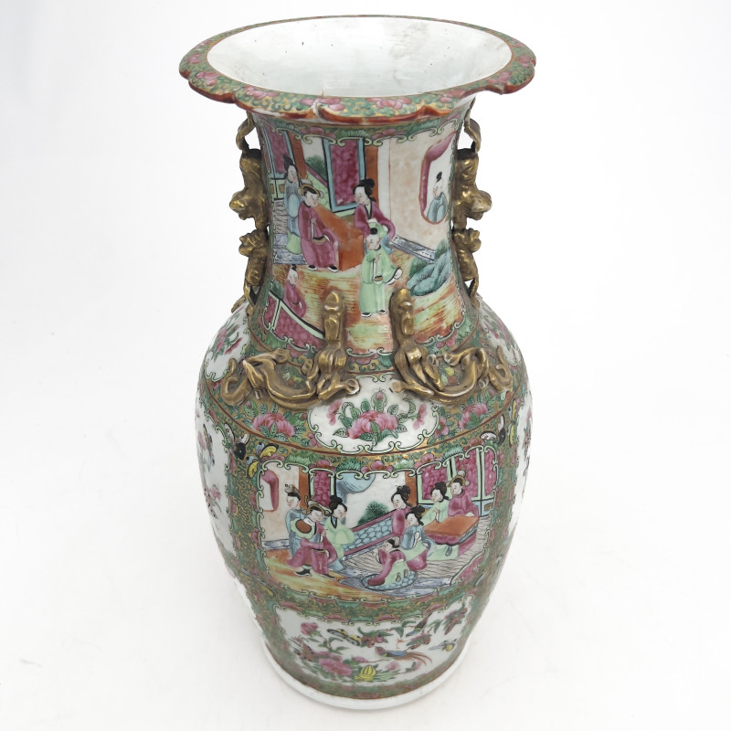 Chinese Canton Rose Medallion Porcelain Baluster Vase