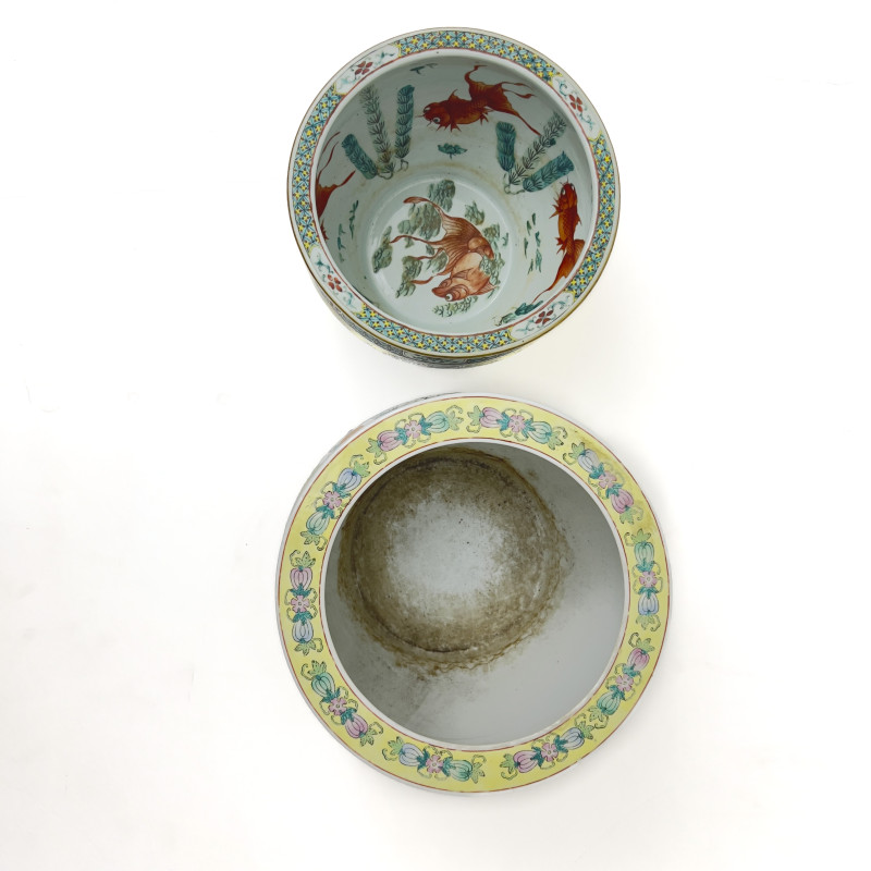 A Chinese Famille Verte and A Famille Rose Porcelain Fish Bowls (2)