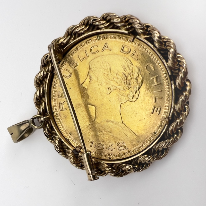 A Chilean gold coin pendant and brooch combination