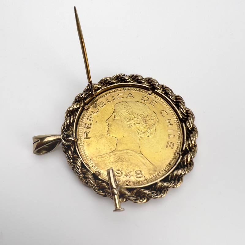 A Chilean gold coin pendant and brooch combination