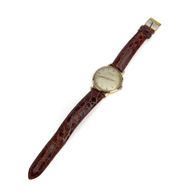Image for Lot Jaeger-LeCoultre - A Vintage 18k Yellow Gold Gentleman's Wristwatch