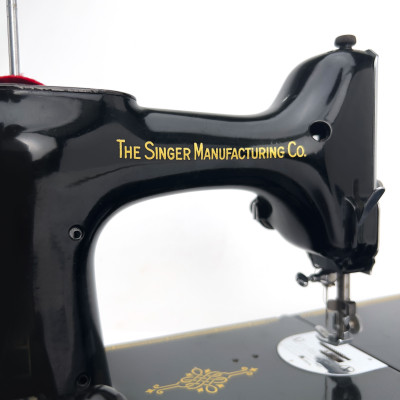 Singer Model 221 "Featherweight" Electric Sewing Machine