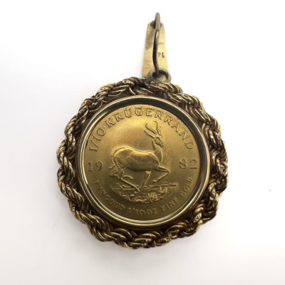 A South African 1/10 Krugerrand Gold Coin Set Pendant