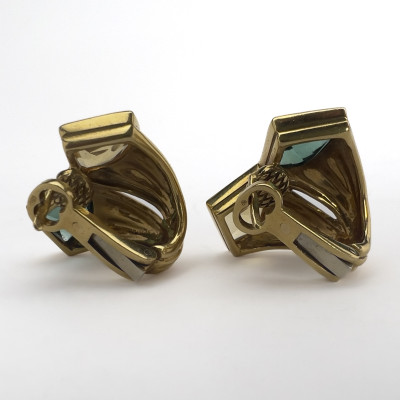 Pair of 18k Yellow Gold Fan-Shaped Earrings with Topazes