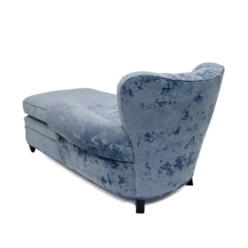 A Contemporary Upholstered Chaise Longue Chair
